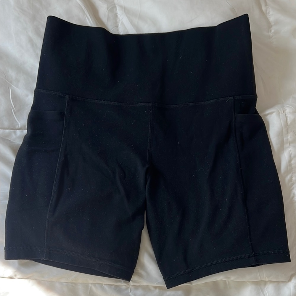 Athleta Black Salutation Stash pockets II 7” Shorts High-Waisted Stretch